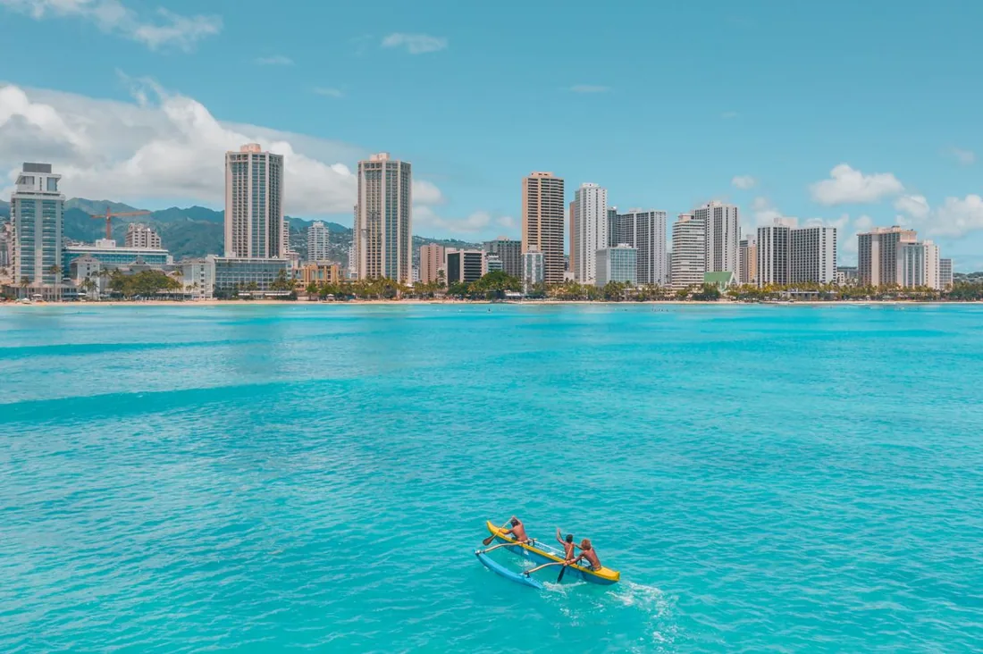 Honolulu skyline and Diamond Head over the turquoise water of Waikiki, Oʻahu