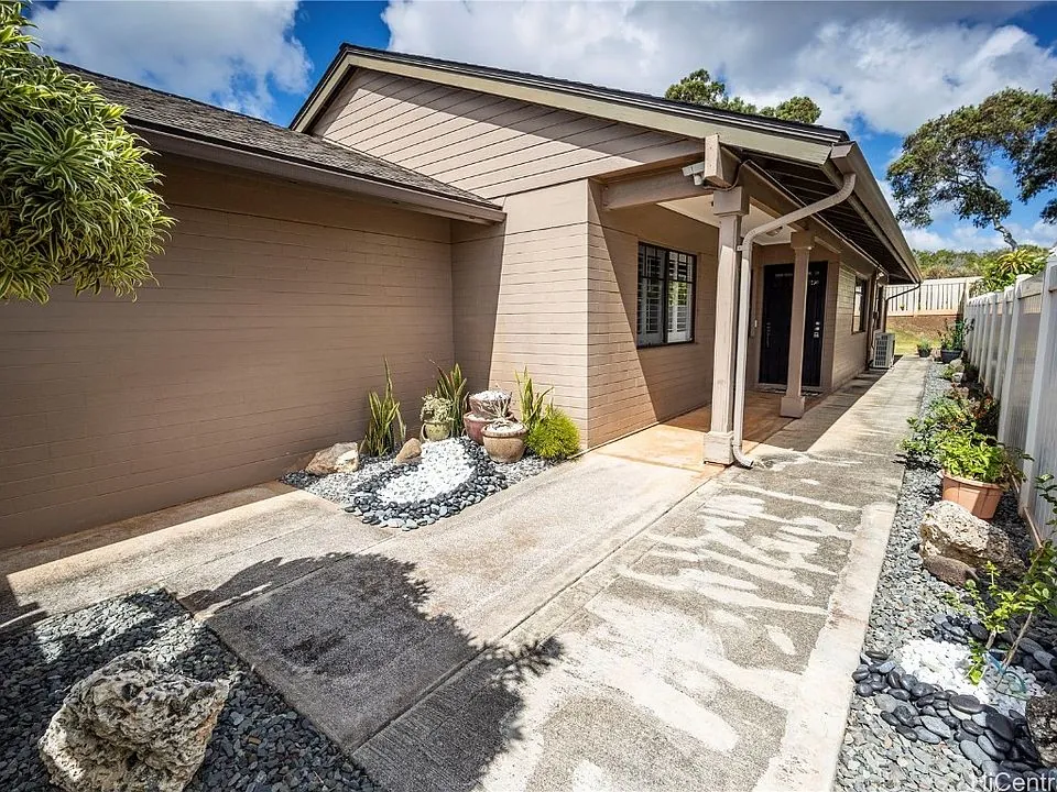 94-1122 Kapehu Street, Waipahu: single-family home entry